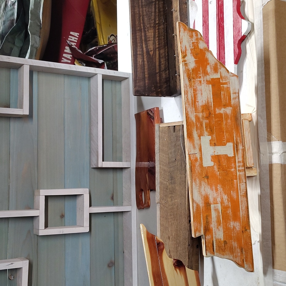 Reclaimed wood Tennessee sign w/ stand